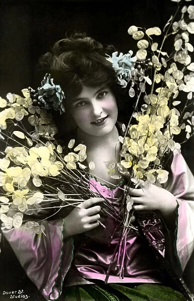Madge Lessing (1866-1932), German actress, early 20th century. Artist: Dover Street Studios