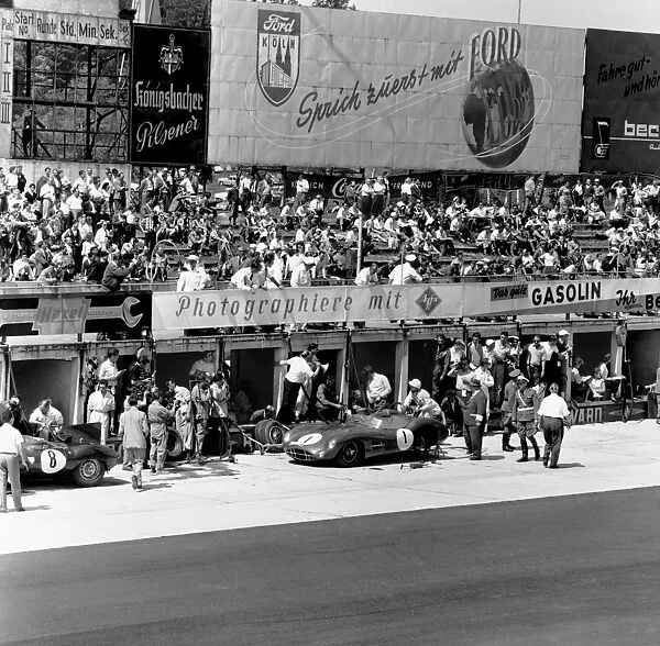1958 Nurburgring 1000 kms: Stirling Moss  /  Jack Brabham, 1st position, pit stop, action