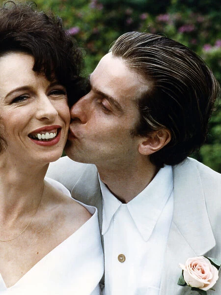 Actor Peter Capaldi marries his actress girlfriend Elaine Collins