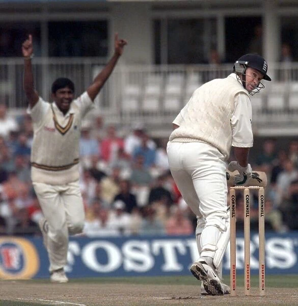 Graeme Hick English batsman losing his wicket Aug 1998 England v Sri Lanka Cricket