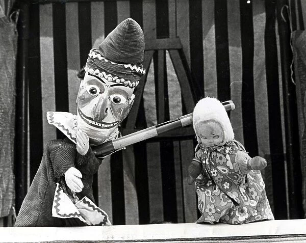 Punch and Judy - 'Thats the way to do it!'
