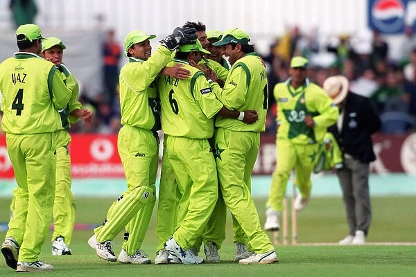Pakistan Celebrate Wicket