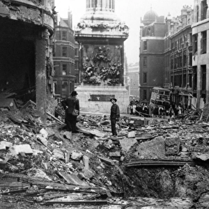 Blitz in London -- bombing near the Monument