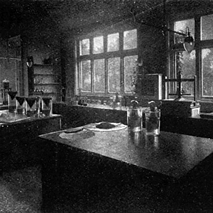 Horse serum laboratory at Elstree, 1915