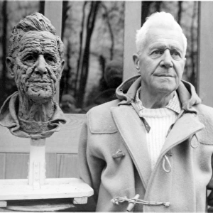 Sir Barnes Wallis HonFRAeS alongside his bust