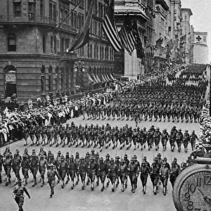 WW1 - American troops parade in New York before departure