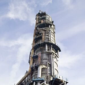 Vacuum pipestill at an oil refinery