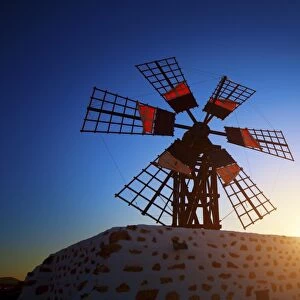 Windmill at sunset F006 / 7201