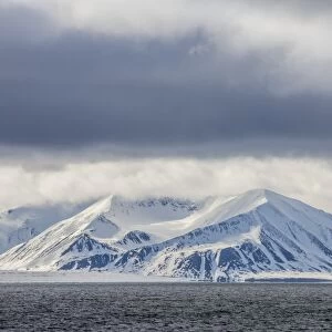 Dramatic skies in Krossfjorden, Spitsbergen, Svalbard, Norway, Scandinavia, Europe