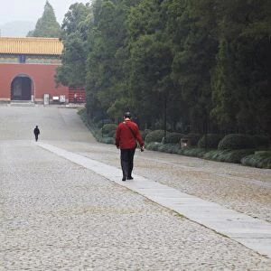 People walking towards gate of Ming Xiaoling, Ming dynasty tomb, UNESCO World Heritage Site
