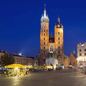 Rynek Glowny (Town Square) and St. Marys Church, Old Town, UNESCO World Heritage Site, Krakow, Malopolska, Poland, Europe