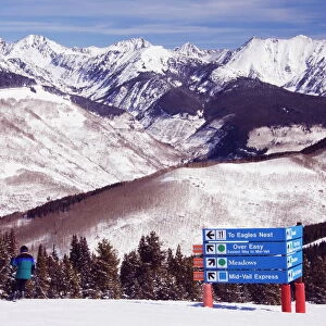 A trail marker below the Gore mountains at Vail Ski Resort
