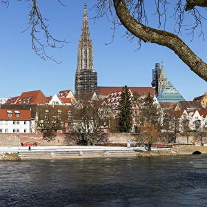 View over Danube River to Ulm Cathedral, Ulm, Swabian Alps, Baden-Wurttemberg, Germany