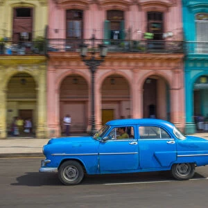 Cuba, La Habana Vieja (Old Havana), Paseo de Marti, classic 1950s American Cars