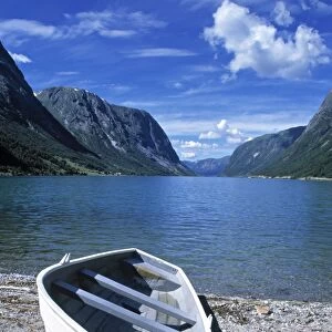 Jolstravatnet Fjord