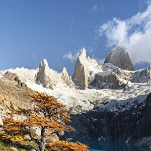 Laguna Sucia in autumn, with Fitz Roy in the background