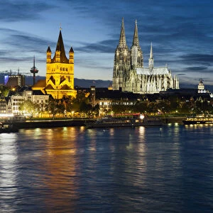 River Rhine, and Cathedral (Dom), Cologne (Koln), North Rhine Westphalia, Germany