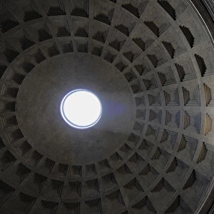 Italy, Lazio, Rome, Centro Storico, Pantheon, Oculus with sunlight shinig through