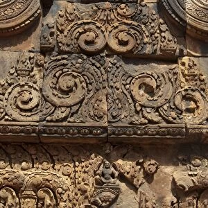Bas-relief on doorway of Khmer Hindu temple, Banteay Srei, Angkor, Siem Riep, Cambodia