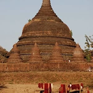 Buddhist stupa, Ratana-pon Paya, Mrauk U, Rakhine State, Myanmar, January