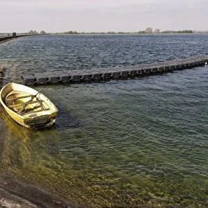 Rowing boat at edge of manmade reservoir, Farmoor Reservoir, Farmoor, Thames Valley, Oxfordshire, England, april