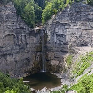 View of waterfall flowing over gorge cliff, Taughannock Falls, Taughannock Falls State Park, Finger Lakes Region