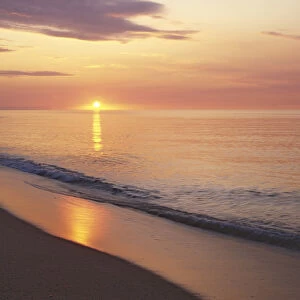 USA, Massachusetts, Cape Cod National Seashore, Sunrise over Atlantic