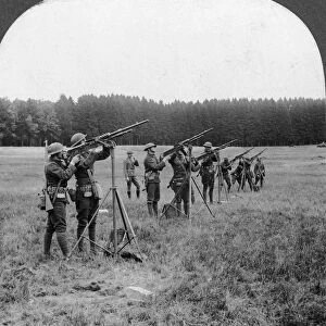 WORLD WAR I: MACHINE GUNS. American troops guarding observation balloons with machine guns
