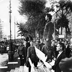 Leon trotsky speaking at the tomb of victims of an explosion at the head quarters of the moscow city committee of the russian communist party of bolsheviks, leontyevsky lane, moscow, soviet union