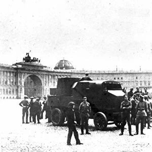 Troops of the provisional government on palace square in petrograd ( st, petersburg ), july 1917