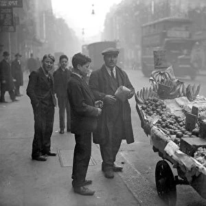 London Characters and types. The fruit hawker. 13 March 1929