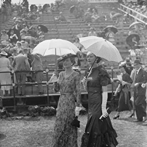 Parasols and fashions at Hurlingham. Two fashionable women spectators at Hurlingham