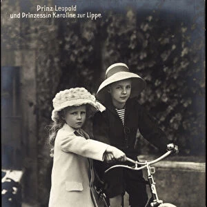 Ak Prince Leopold and Princess Karoline zur Lippe, Bike (b / w photo)