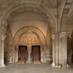 Central gate. Basilica of Saint Madeleine, Vezelay, 1120-1150 (photography)