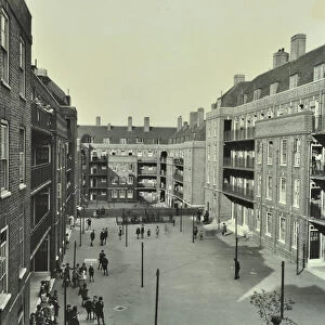 East Hill Estate: view of courtyard, children playing, London, 1929 (b / w photo)