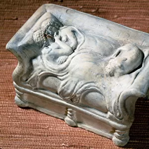 Gallo-Roman art: couple on a bed called "The Lovers of Bordeaux"