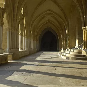 Gothic art: detail of the cloister of Saint Marys cathedral, Bayonne, 1240 (photo)
