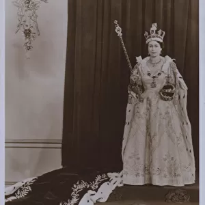 HM The Queen (b / w photo)