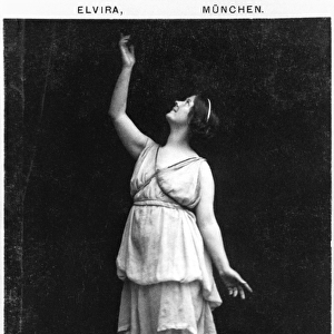 Isadora Duncan (1877-1927) c. 1903-04 (b / w photo)