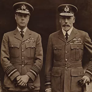 King Edward VIII and his father, King George V (b / w photo)