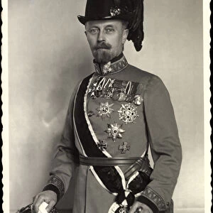 Photo Ak Prince Leopold to Lippe, Portrait, Uniform, Saber, Badge (b / w photo)
