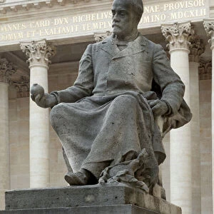 Statue of Louis Pasteur (1822-1895), French scientist, pioneer of microbiology, Sculpture by Jean Baptiste Hugues (1849-1930), installed in the court of honour of the Sorbonne in Paris. Photography, KIM Youngtae, Paris