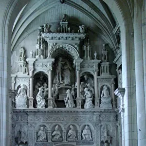View of the northern transept with scenes from the Life of the Virgin (photo)