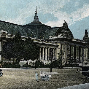 View of the Pete Palais musee built in 1900 in Paris, beginning 20th century postcard