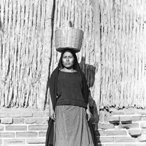 Woman in Juchitan, Mexico, 1929 (b / w photo)