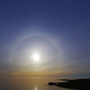 A 22 degrees halo around the 2013 supermoon