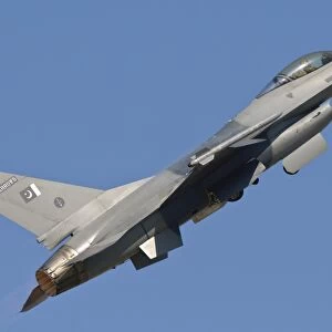 An F-16 of the Pakistan Air Force