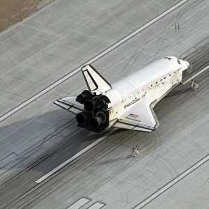Space Shuttle Discovery on the runway at Edwards Air Force Base