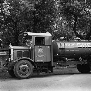 1931 Scammell 8 ton Shell petrol tanker. Creator: Unknown