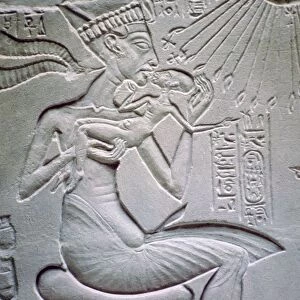 Akhenaten holding one of his daughters